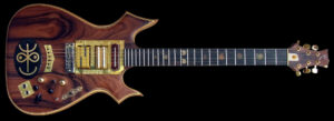 #64, op maat gemaakte elektrische gitaar met doorlopende hals en de bijnaam Psiliste, vooraanzicht.